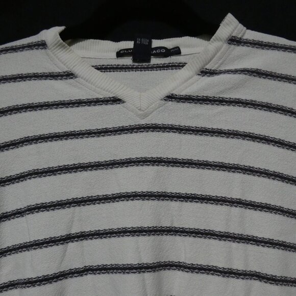 CLUB MONACO | medium | 100% Cotton | White Striped Textured V-Neck Sweater - Picture 4 of 16